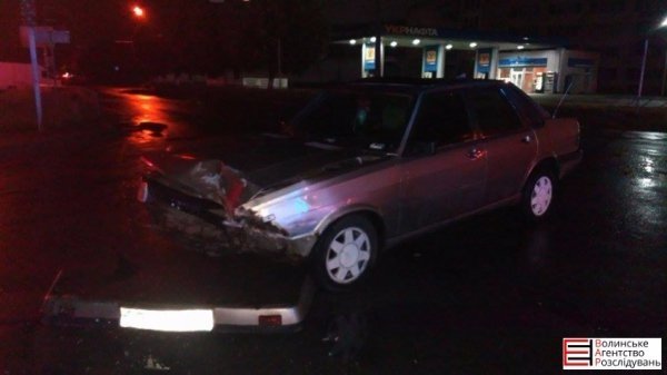 Нічна аварія у Луцьку - на перехресті зіткнулись дві автівки. ФОТО