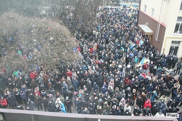 Як штурмували волинську міліцію рік тому. ФОТО