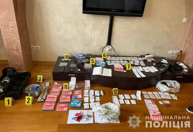 Наркотиків - майже на мільйон гривень: волинські поліцейські ліквідували канал збуту метадону по Україні