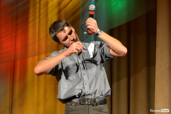 Учасник команди «Позитивні віруси» буквально «бриє під мишкою»