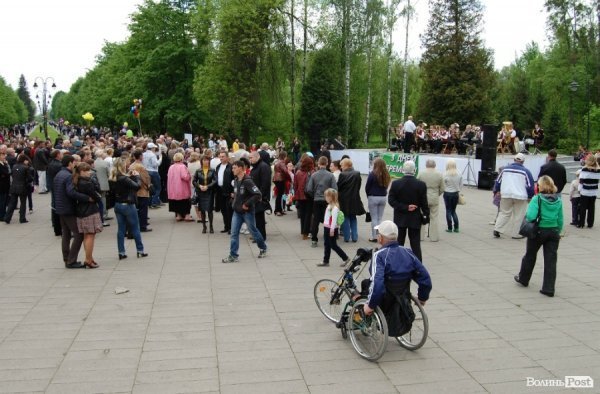 Як у Луцьку їли кашу і співали фронтових пісень