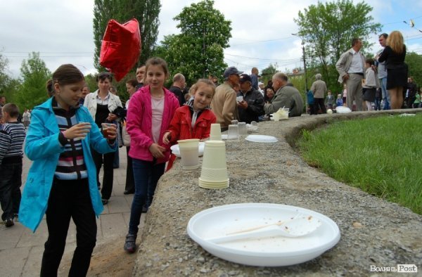 Як у Луцьку їли кашу і співали фронтових пісень