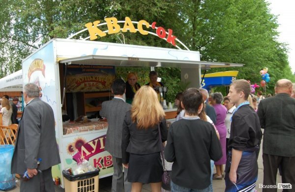 Як у Луцьку їли кашу і співали фронтових пісень