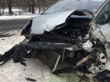 Вирішила піти на обгін: на Волині через необачну водійку сталась аварія