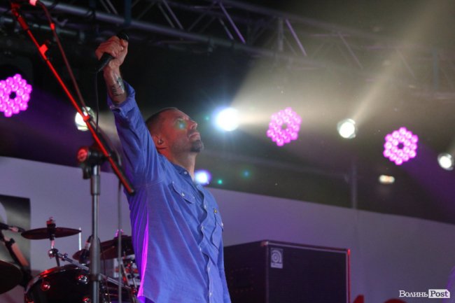 Як це було: фото грандіозного концерту «Ляпис 98» у «ПортCity»