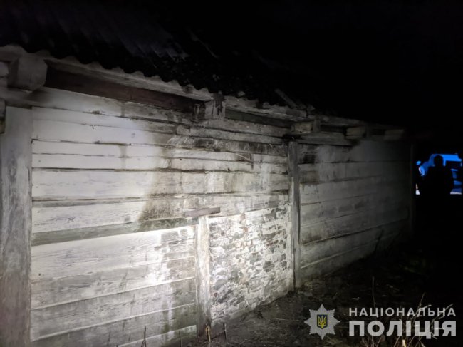 На Волині двоє чоловіків облили бензином та підпалили будинок односельчанки
