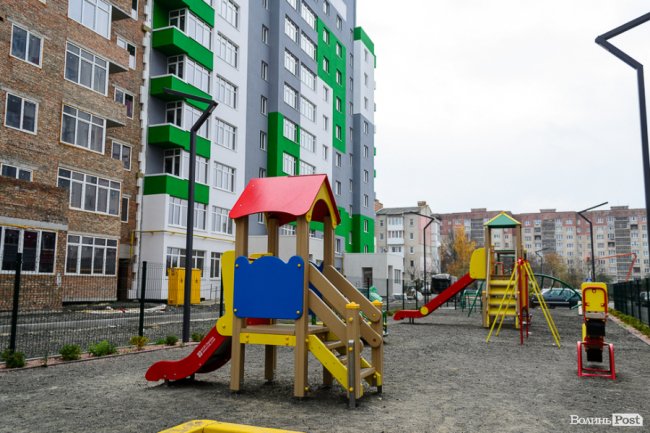 Холод – не завада: як у Луцьку будують «карамельний» житловий комплекс. ФОТО*