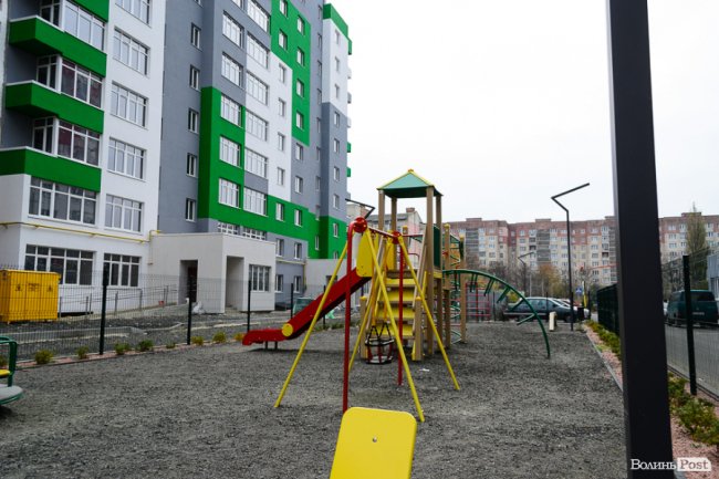 Холод – не завада: як у Луцьку будують «карамельний» житловий комплекс. ФОТО*