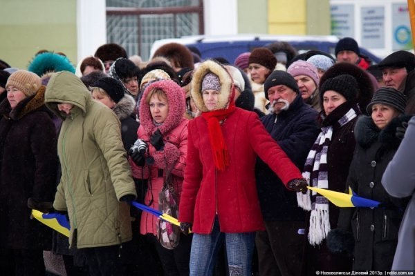 Нововолинськ вшанував Героїв Крут. ФОТО
