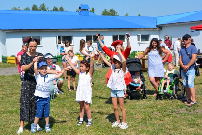 Луцькі активісти зібрали кошти на будівництво майданчика для дітей з ДЦП