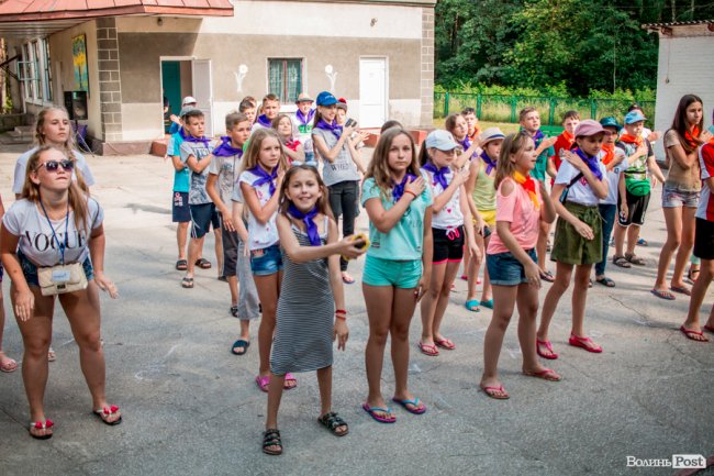 Незабутні знайомства і розваги: як діти з Луганщини провели день у таборі на Світязі. ФОТО
