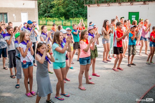 Незабутні знайомства і розваги: як діти з Луганщини провели день у таборі на Світязі. ФОТО