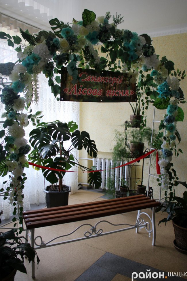 У волинському санаторії встановили лавку для знайомств. ФОТО