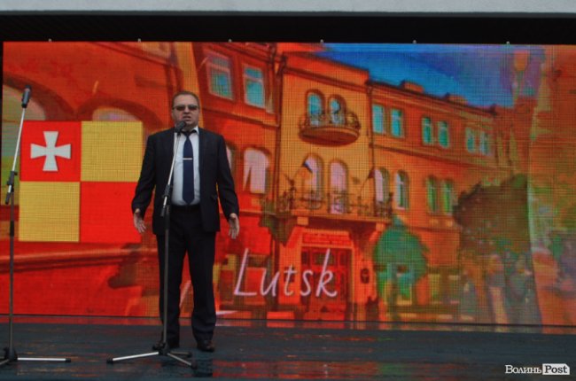 Урочиста Академія і танці: у центрі Луцька святкували День міста. ФОТО