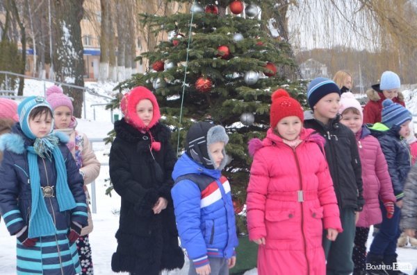 Луцький меценат Андрій Покровський влаштував різдвяне свято для соціально  незахищених діток