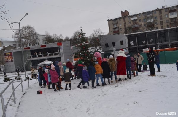Луцький меценат Андрій Покровський влаштував різдвяне свято для соціально  незахищених діток