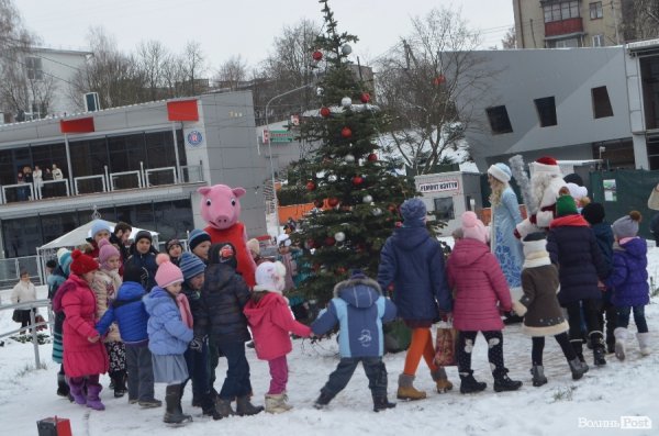 Луцький меценат Андрій Покровський влаштував різдвяне свято для соціально  незахищених діток
