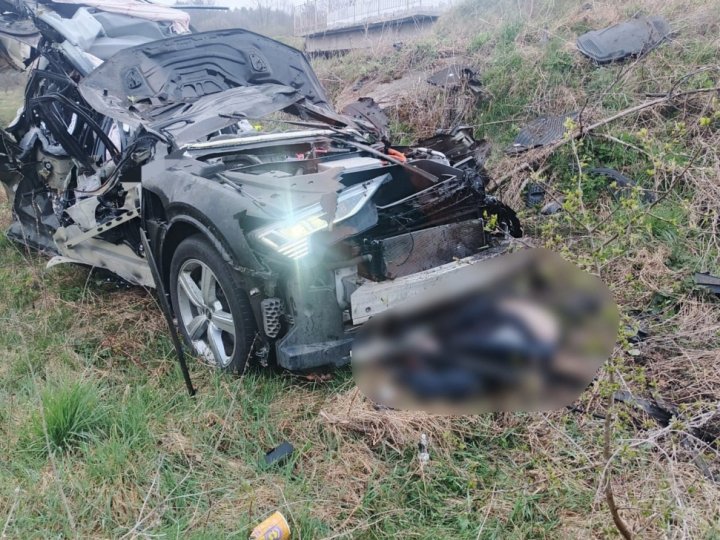 На Волині легковик упав на швидкості у кювет, двоє загиблих