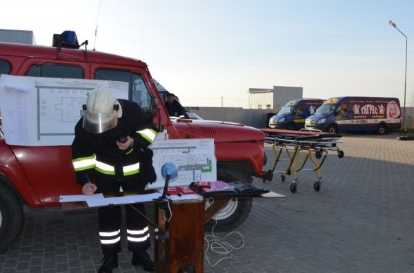 Під Луцьком - «пожежа» на фабриці. ФОТО. ВІДЕО