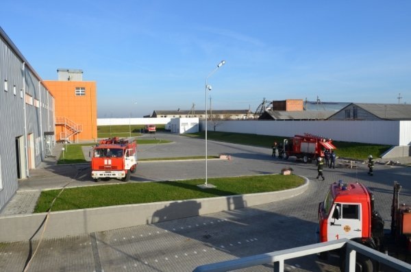 Під Луцьком - «пожежа» на фабриці. ФОТО. ВІДЕО