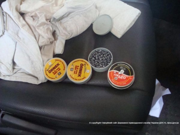 Через кордон поляк намагався перевезти зброю. ФОТО 