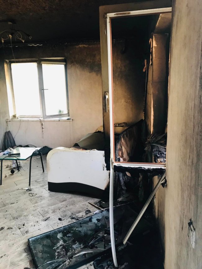 Заряджали ліхтарик біля гірлянди: у Луцькій громаді через пожежу постраждав будинок відомої тренерки