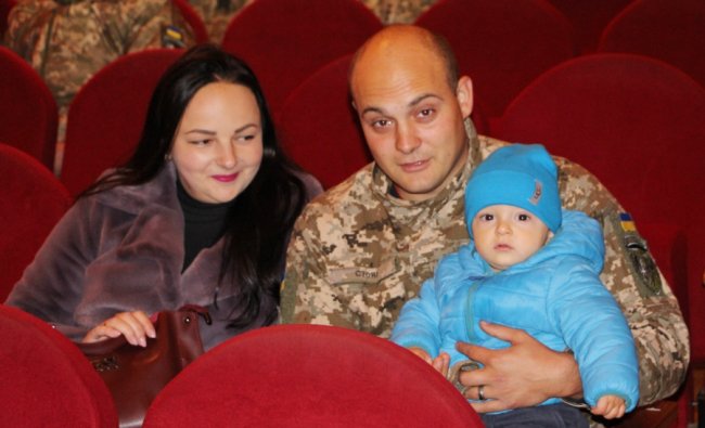 «Наступну річницю бажаю зустріли в деокупованому Бельбеку»: у Луцьку вітали військових авіаторів.ФОТО