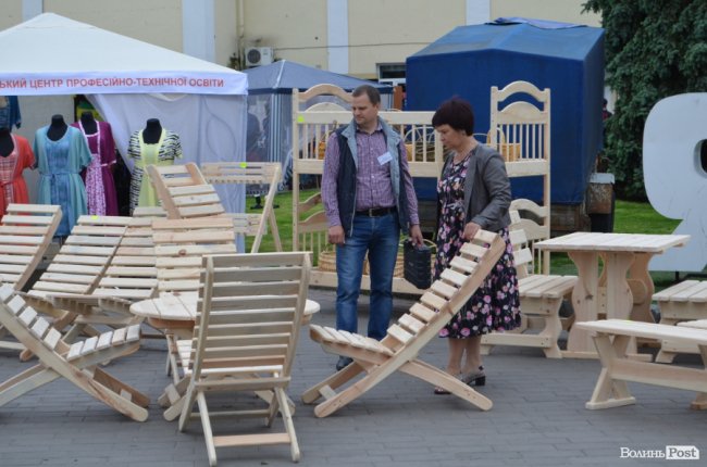 Від мініатюрних тістечок до величезних гойдалок: у центрі Луцька – свято професійної освіти. ФОТО