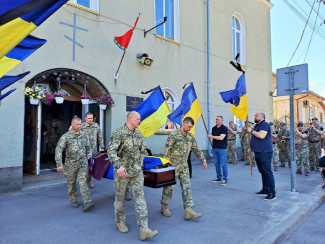 На Волині попрощалися з воїном Віктором Леньо