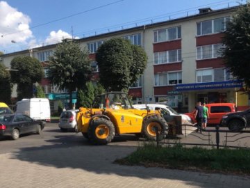 У Луцьку трактор врізався у легковик. ФОТО