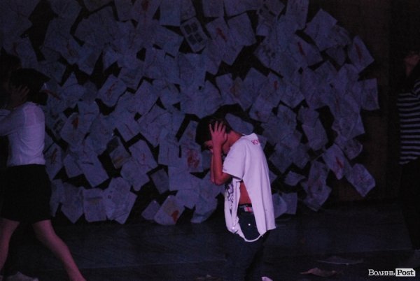 У Луцьку «Нова лінія» та спортзал стали театрами. ФОТО. ВІДЕО