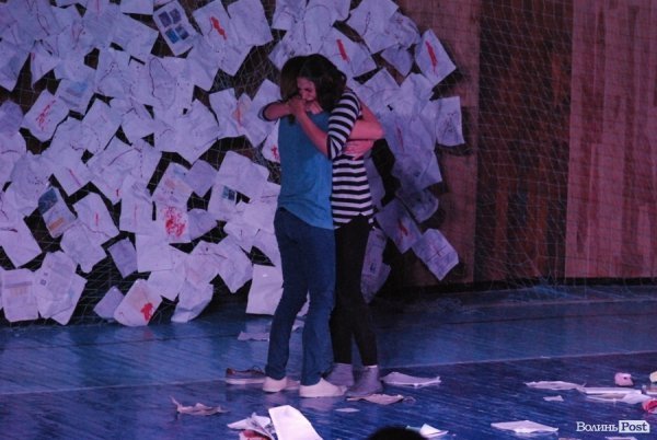 У Луцьку «Нова лінія» та спортзал стали театрами. ФОТО. ВІДЕО