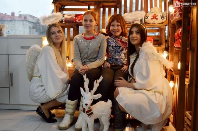 У Луцьку меценат організував  для майже півтисячі дітей новорічне свято. ФОТО