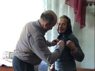 Орден матері бійця АТО: жінку з Волині нагородили унікальною відзнакою. ФОТО