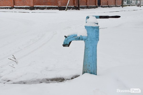 Луцьк засипало снігом. ФОТО