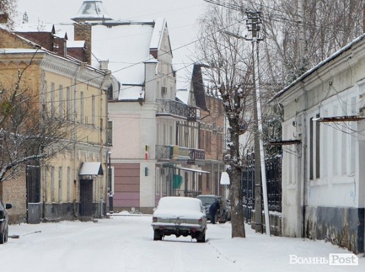 Луцьк засипало снігом. ФОТО