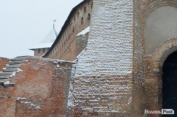 Луцьк засипало снігом. ФОТО