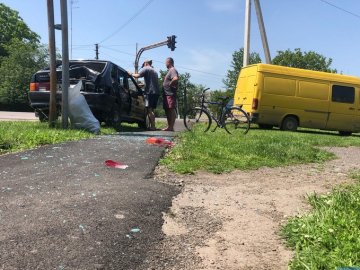 У місті на Волині – аварія за участю легковика та буса. ФОТО