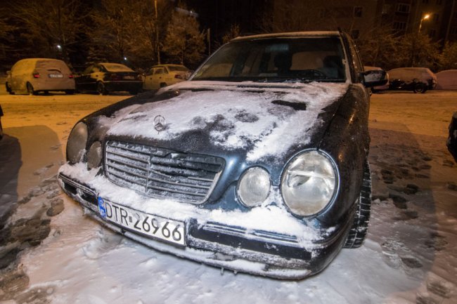 За ялинку на столичному ринку побилися на ножах і сокирах. ФОТО. ВІДЕО