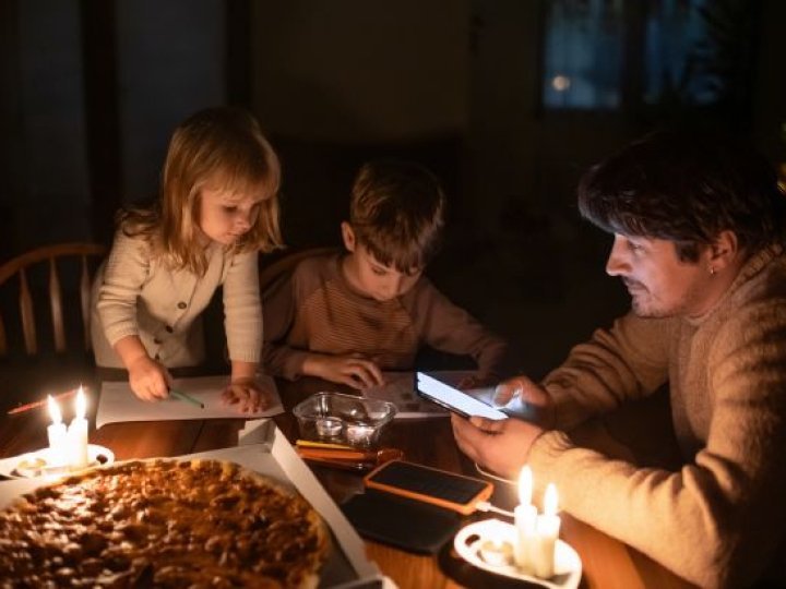 Відключення світла триватимуть до квітня, - експерт