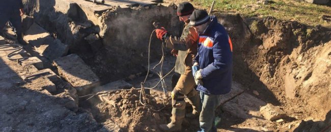 У Луцьку через пориви на тепломережі без тепла опинилися 14 будинків і дві установи. ВІДЕО