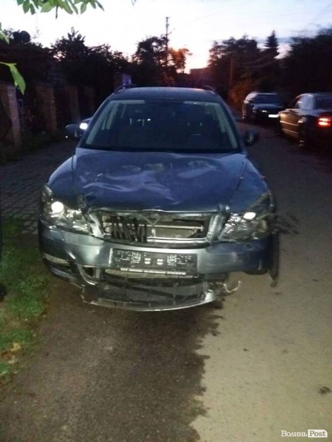 У Луцьку п'яний водій на Skoda «наздогнав» Volkswagen. ФОТО