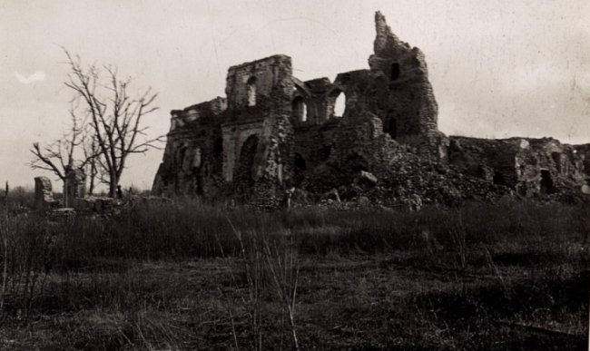 Руїни храмів на Волині на столітніх фотографіях