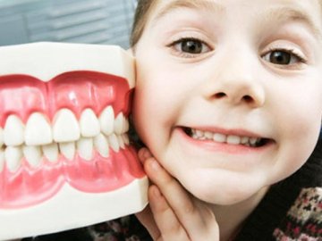 Запишіть свою дитину на професійне лікування зубів прямо зараз!*