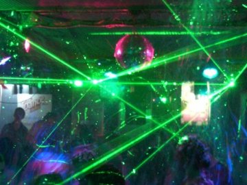 Нічним клубам дозволили працювати до 23:00