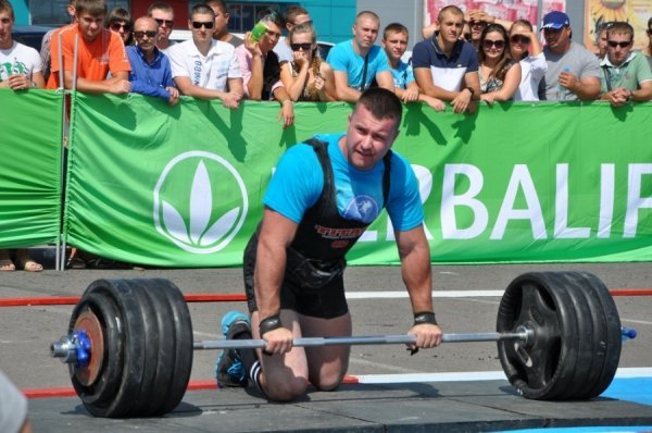 Чемпіонат богатирів у Рівному. ФОТО