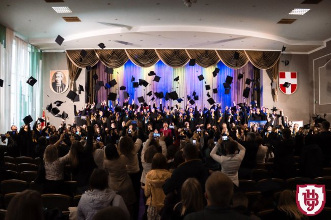 ВНУ імені Лесі Українки поповнився 4400 студентами. ФОТО