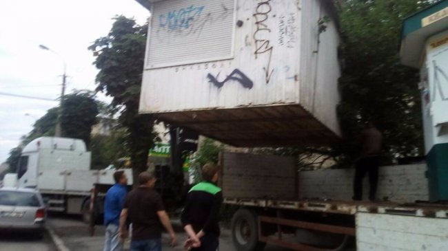 У Луцьку демонтували кілька кіосків