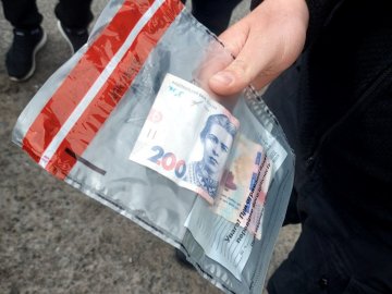 На Волині батько, вигороджуючи 18-річного сина-порушника, пропонував патрульним хабар