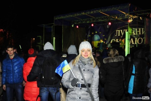 Як у Луцьку музиканти розважали люд на Євромайдані. ФОТО. ВІДЕО